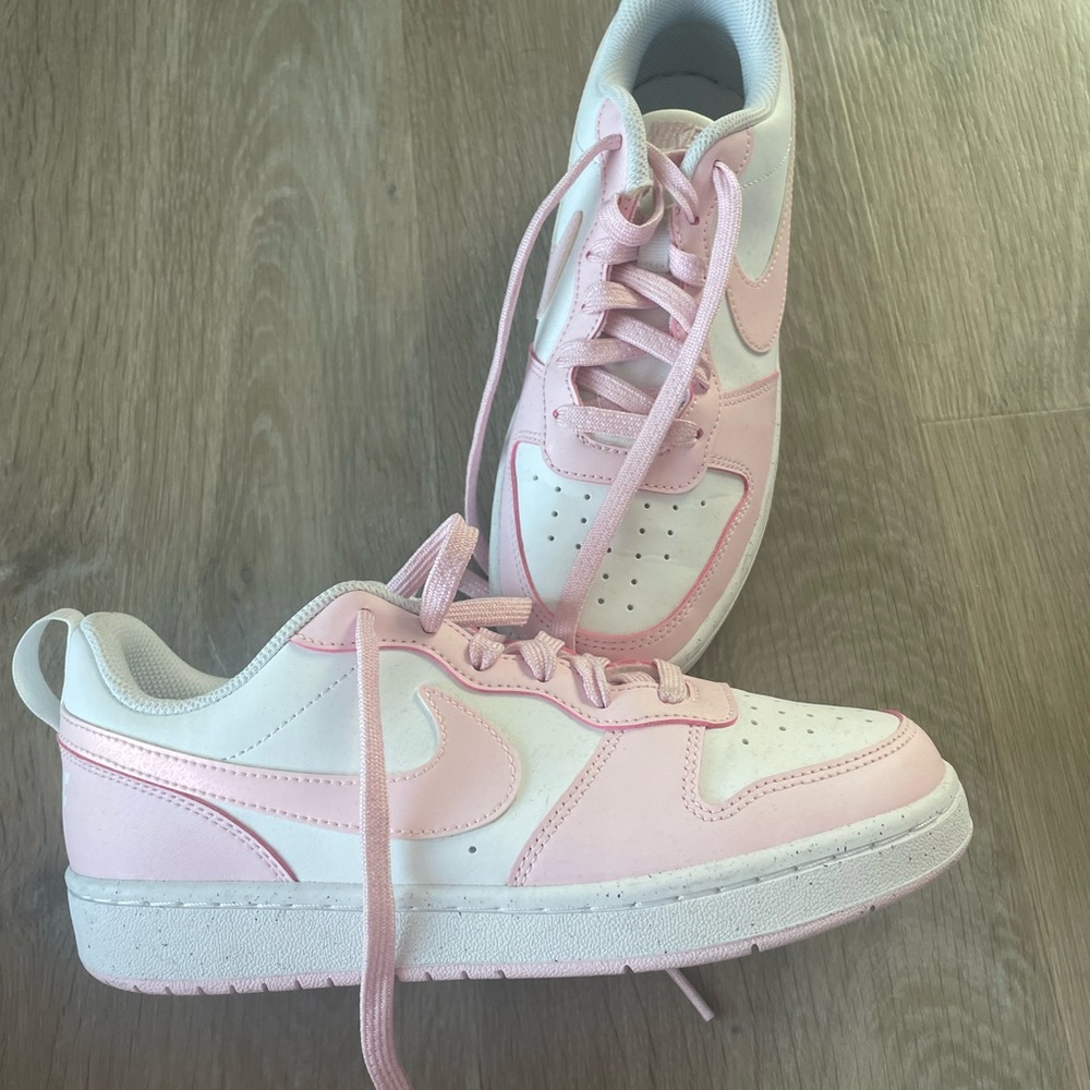 LIKE NEW Nike White and Pink Athletic Shoes